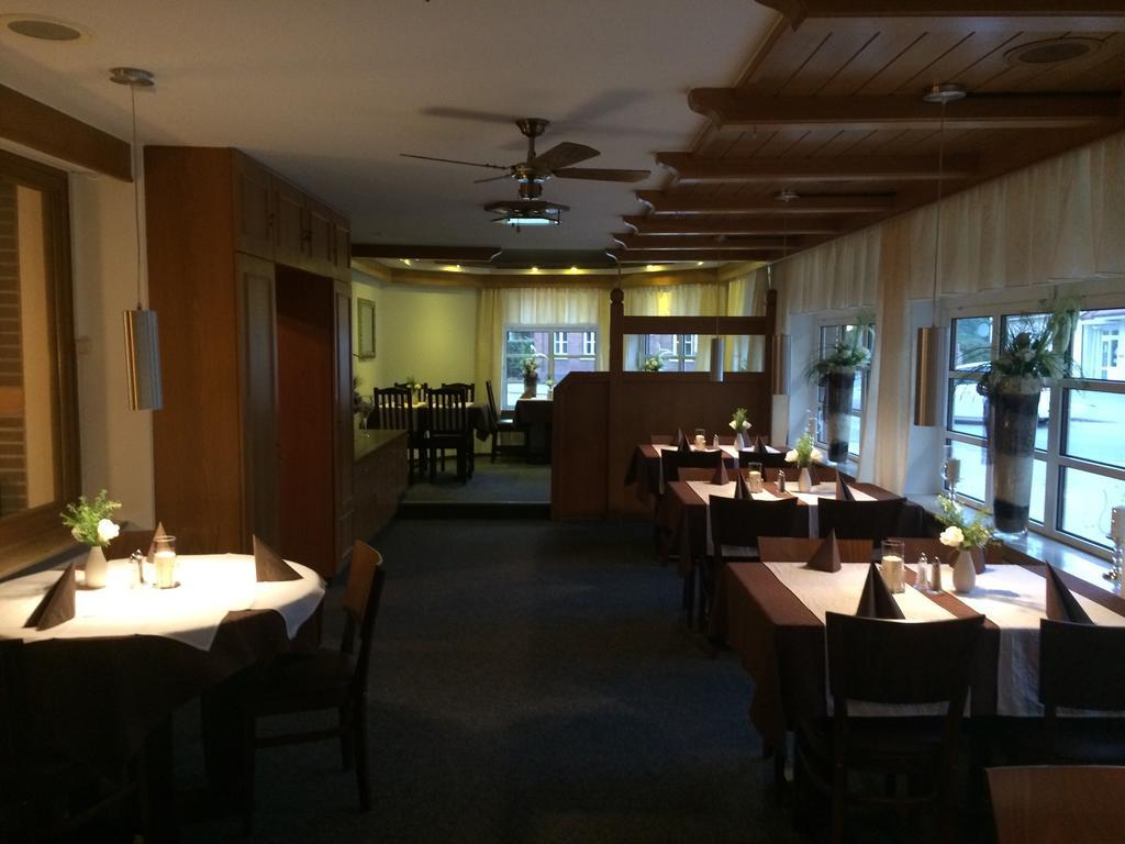 Hotel Friesenhof Westoverledingen エクステリア 写真